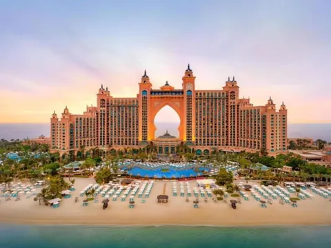 Cách Dubai 'giữ chân' du khách giữa tâm bão xung đột: Miễn phí toàn bộ chi phí khách sạn, ăn ở