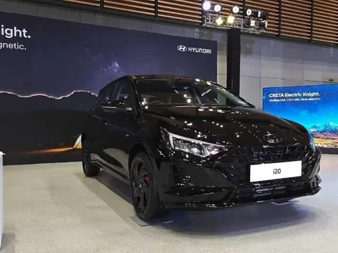 Nắm bắt nhu cầu, Hyundai bán mẫu hatchback hạng B giá 236 triệu: Thiết kế đẹp hơn Grand i10, động cơ 1.2L, mâm hợp kim đen, nội thất rất thể thao