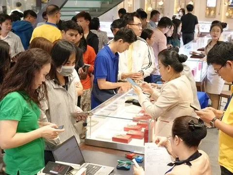 Chứng khoán, vàng, bạc biến động mạnh