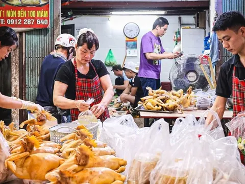 Hà Nội: Thưa vắng khách chợ đồ lễ cúng Rằm tháng Giêng