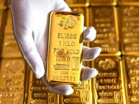 Quỹ vàng lớn nhất thế giới “xả” hàng tấn vàng khi giá lao dốc