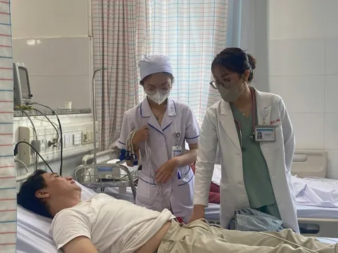 11 trẻ em, 43 người lớn cùng nhập viện sau khi ăn bánh mỳ lúc chiều tối tại một cửa hàng bên lề đường, Bộ Y tế vào cuộc