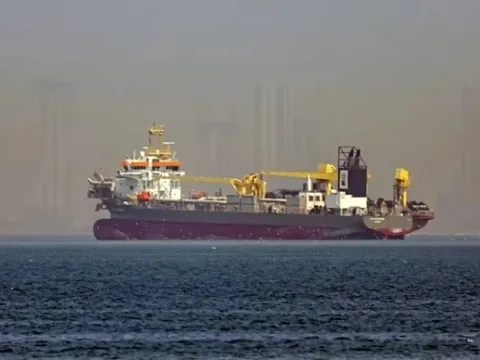 Tàu mắc kẹt, container quay đầu, bảo hiểm tăng sốc: Hàng hoá ứ đọng, chuỗi cung ứng toàn cầu ‘nghẹt thở’