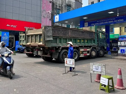 Hà Nội: Doanh nghiệp xăng dầu xin được dừng bán vì hết hàng