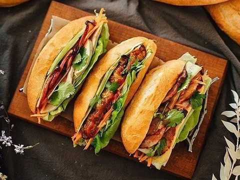Vụ ngộ độc bánh mì vỉa hè ở Tp.HCM: Số ca nhập viện lên 94