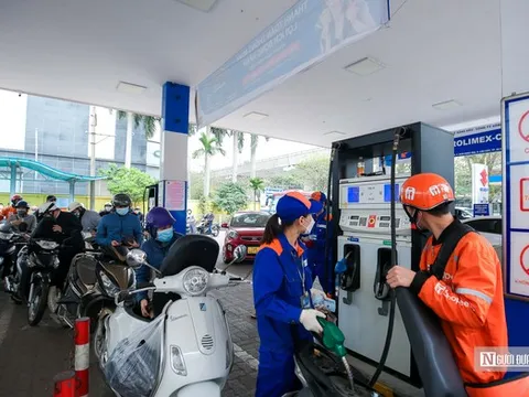 Phó Thủ tướng chỉ đạo theo sát giá xăng dầu, bảo đảm nguồn cung