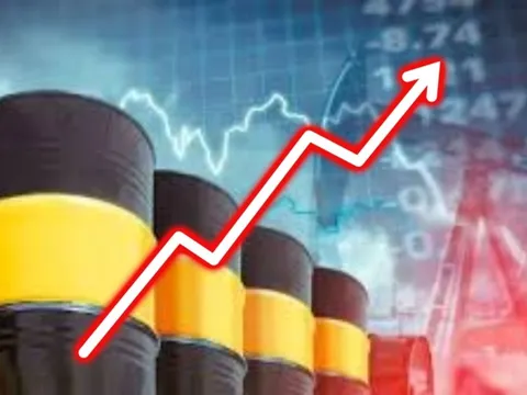 Từ 15h00 chiều nay: Giá xăng tăng thêm 4.700 đồng/lít, dầu diesel lần đầu tiên vượt ngưỡng 30.000 đồng