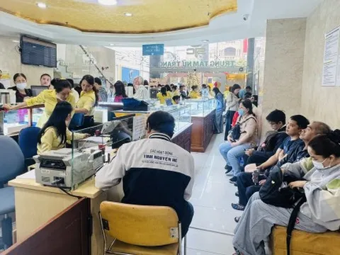 Giá vàng giảm sâu rồi bật tăng thần tốc