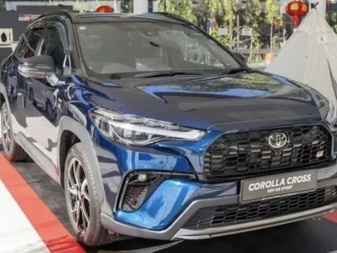 KIA Seltos phải ‘đứng ngồi không yên’ khi Toyota Corolla Cross Hybrid GR Sport 2026 vừa ‘chào sân’: Thiết kế thể thao hơn với bộ mâm 18 inch, 7 túi khí, liệu giá có rẻ không?