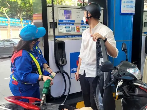 Giá xăng dầu tăng mạnh tới gần 8.500 đồng/lít, dầu diesel lên trên 30.000 đồng/lít