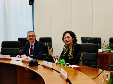 Thống đốc Nguyễn Thị Hồng tham dự nhiều cuộc họp cấp cao