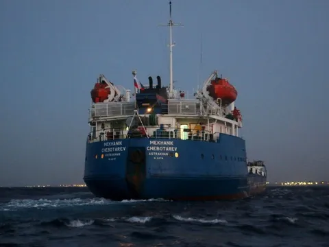 Được Mỹ ‘nới tay’, 33 triệu thùng dầu từ biển khơi đến thẳng đến quốc gia có công suất lọc dầu lớn thứ 4 thế giới