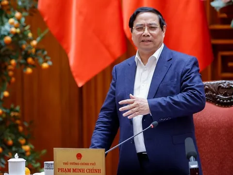 Thủ tướng: Sử dụng ngay Quỹ bình ổn giá xăng dầu; dứt khoát không để thiếu năng lượng trong mọi hoàn cảnh