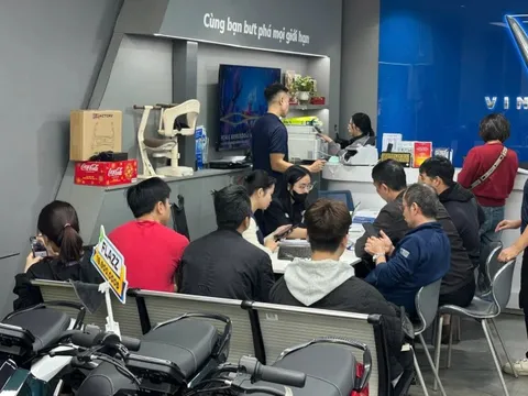 Xe máy điện 'cháy hàng': Showroom bán gấp 3-4 lần, nhiều mẫu xe phải chờ cả tuần mới nhận, đại lý không dám nhận thêm đặt cọc