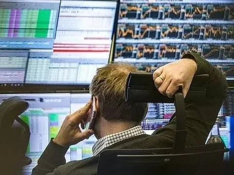 Phiên 12/3: Khối ngoại bán ròng hàng trăm tỷ đồng, "tung" 250 tỷ gom một cổ phiếu VN30