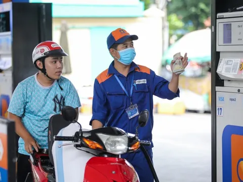 Thêm giải pháp hạ nhiệt giá xăng dầu