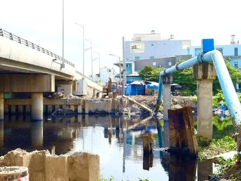 Dự án kênh dài nhất TPHCM chậm tiến độ vì thiếu chỗ… đổ đất