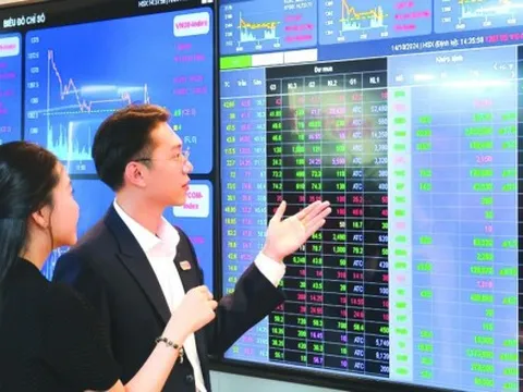 Chọn vàng, chứng khoán hay bất động sản để đầu tư?