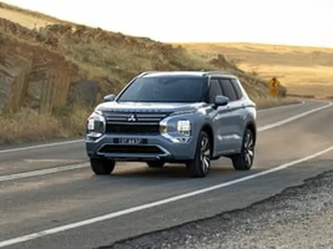 SUV chạy 100 km chỉ tốn 1,5 lít xăng của Mitsubishi đã về đại lý: Nâng cấp pin, tăng phạm vi chạy điện và bổ sung trang bị tiện nghi