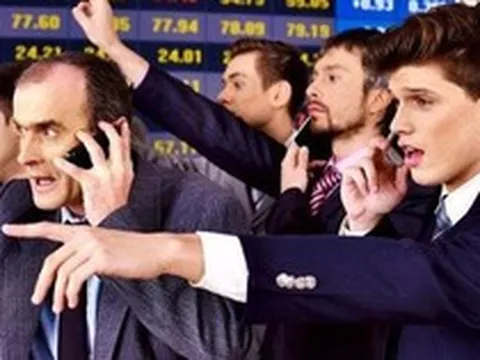 Một cổ phiếu ngân hàng bất ngờ bị tự doanh CTCK "xả" mạnh phiên cuối tuần