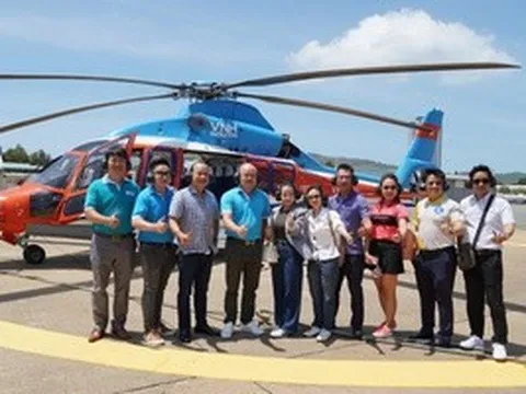 Tour trực thăng ngắm TP HCM cất cánh