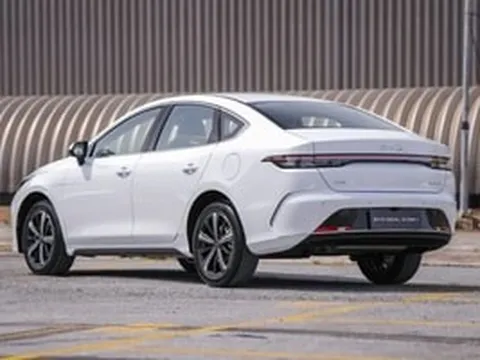 Đã bán mẫu sedan 'kình địch' của Toyota Vios ‘xăng ăn như ngửi’ chỉ tốn 3,8L/100km: Có thêm cổng cắm điện giúp giảm áp lực xăng tăng giá, thiết kế đẹp, đa túi khí cùng phanh khẩn cấp