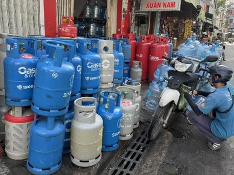 Giá gas giảm 18.000 đồng/bình 12kg