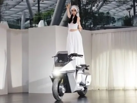 Ra mắt xe máy điện tự thăng bằng: Không sợ ngã, không lo tắc đường, tạm biệt chân chống