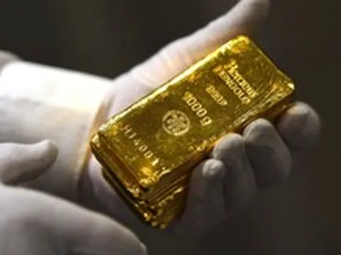 Quỹ vàng lớn nhất thế giới miệt mài "xả" hàng tấn vàng khi giá lao dốc, quỹ bạc cũng mạnh tay bán ròng