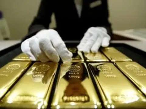 Quỹ vàng lớn nhất thế giới liên tục xả hàng khi giá vẫn trên 5.000 USD/oz