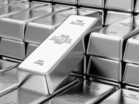 Một thế lực "tung tiền" bắt đáy khi giá bạc trượt khỏi mốc 80 USD/oz