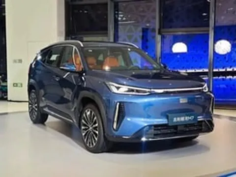 Hết điện chỉ ngốn 3,35L xăng/100 km: Mẫu SUV PHEV mới của Geely đổ đầy bình chạy thẳng từ Hà Nội tới TP.HCM