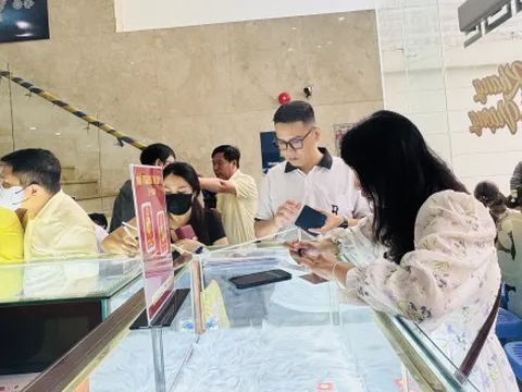 Vàng miếng SJC mất 4,6 triệu đồng/lượng