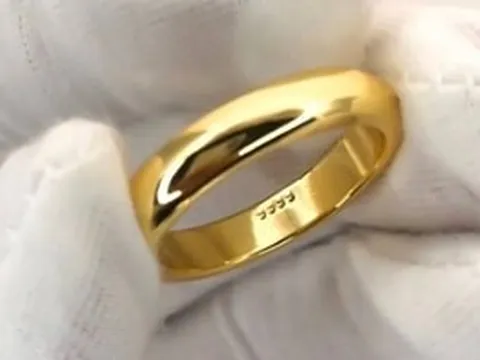 Cụ H. đem 19 chỉ vàng đi bán nhưng bất ngờ bị công an ngăn chặn