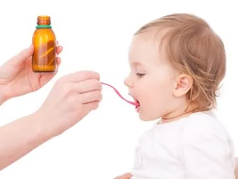 Thu hồi gần 90.000 chai siro trẻ em vì xuất hiện hạt màu đen bất thường