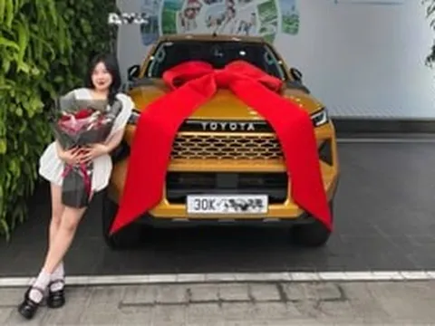 Bỏ tiền tỷ tậu Toyota Hilux đi giao hàng: Nữ giám đốc ngậm ngùi cất xe vì lệnh cấm phố