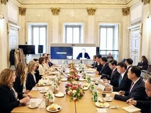 Ngân hàng lớn nhất Italy được đề xuất đặt trụ sở tại trung tâm tài chính Việt Nam