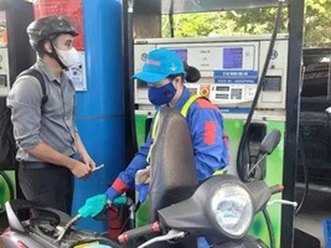 Giá xăng RON95-III tăng mạnh, lên 30.690 đồng/lít