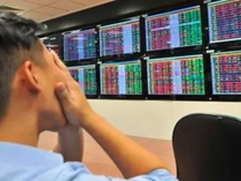 Góc nhìn chuyên gia: Chưa có tín hiệu tạo đáy cứng, VN-Index có thể "lùi" về vùng 1.570 - 1.580 điểm