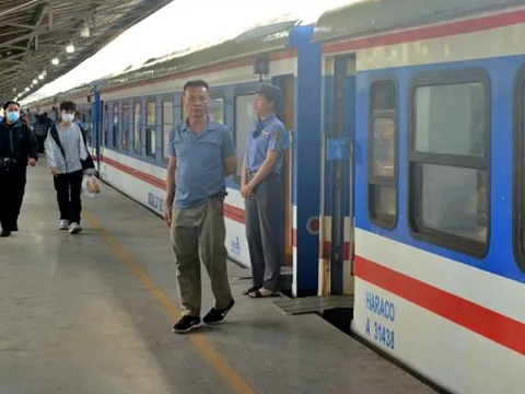 Đường sắt tăng giá vé lần 2 trong tháng