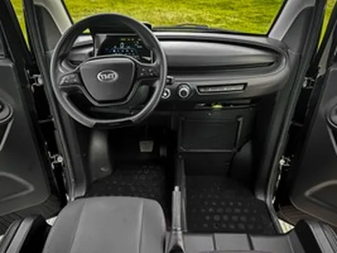 Giá chỉ 148 triệu, ô tô điện này có gì mà cạnh tranh cả xe máy cao cấp?