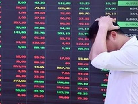 "Đánh rơi" gần 300 điểm từ đỉnh, VN-Index còn giảm đến bao giờ?