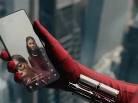 Tạm biệt Xperia, người nhện đu trend màn hình gập cùng Galaxy Z Flip7