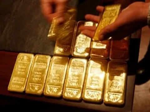 Giá vàng giảm sâu từ đỉnh lịch sử, nhưng chuyên gia vẫn dự báo có thể tăng gấp đôi