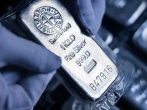 Ồ ạt đổ tiền bắt đáy, 265 tấn bạc về kho một tổ chức chỉ trong 1 đêm