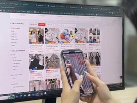 Lướt TikTok vài phút, chốt đơn vài triệu: Nhiều người mất kiểm soát chi tiêu lúc nào không biết