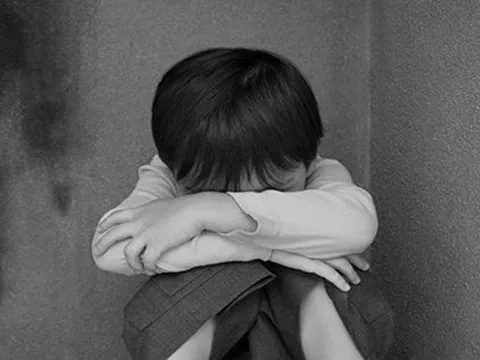 Bé 2 tuổi tử vong sau khi ăn món "vạn người mê", bà ngoại ngã quỵ khi nghe bác sĩ chỉ mặt điểm tên thói quen "chết người"