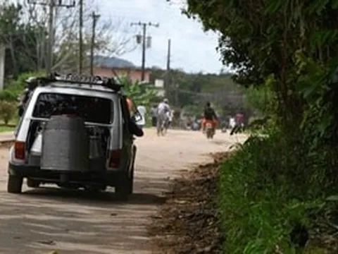 Cận cảnh chiếc ô tô chạy bằng than củi vượt quãng đường 85km không cần một giọt xăng