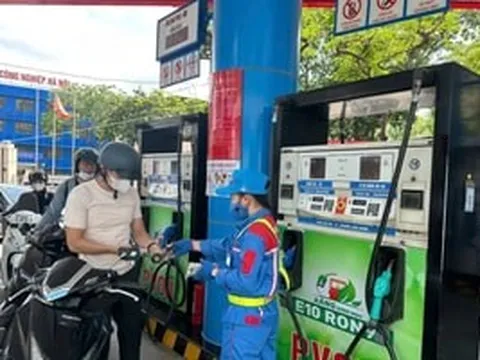 Kỹ sư nói rõ mức độ tiêu hao khi đổ xăng E10 vào xe máy Honda, Yamaha đời cũ, biết để mua dùng từ tháng 4/2026