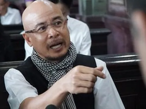 Siêu xe hơn 3.000 tỷ, ‘vua cà phê’ Đặng Lê Nguyên Vũ sống trong nhà hang nhưng ‘đắm say’ những món đồ chỉ 100.000 đồng, ai cũng mua được